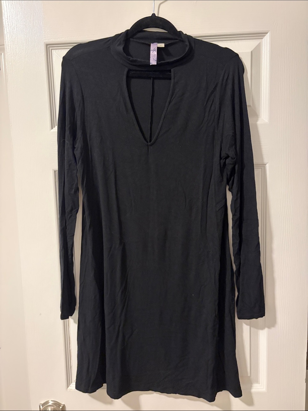 Alya Black Long-Sleeve Keyhole Dress